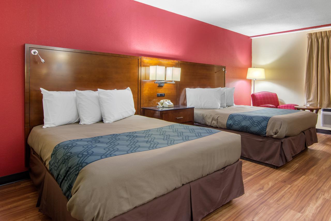 Travelodge By Wyndham Forsyth Zewnętrze zdjęcie