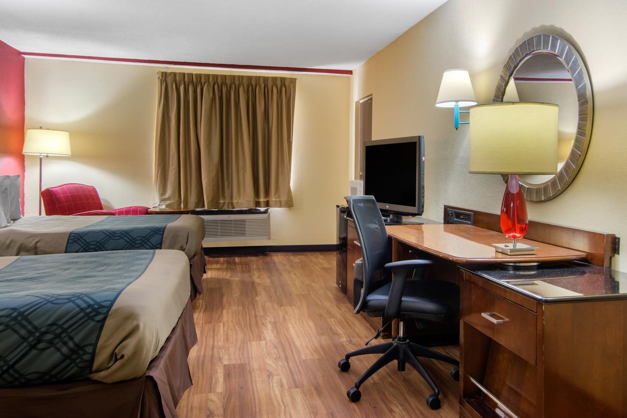 Travelodge By Wyndham Forsyth Zewnętrze zdjęcie