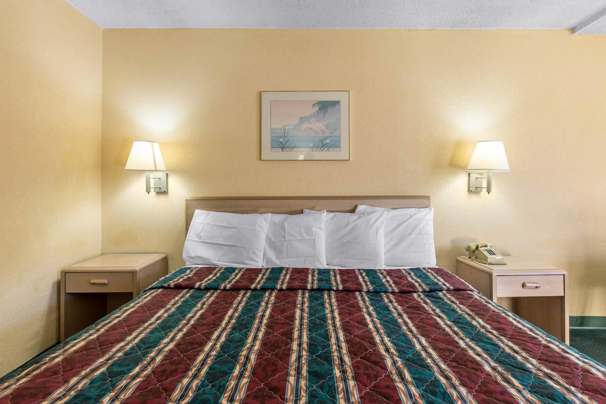 Travelodge By Wyndham Forsyth Zewnętrze zdjęcie